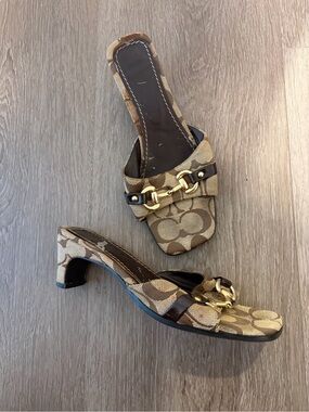 Vintage Y2K Coach Brown Signature Canvas kitten Heel Sandals with horsebit